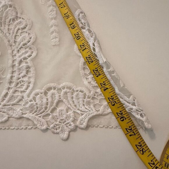 Karen Kane Sheer White Embroidered Shark Bite Hem Top Sz XL - Picture 15 of 15